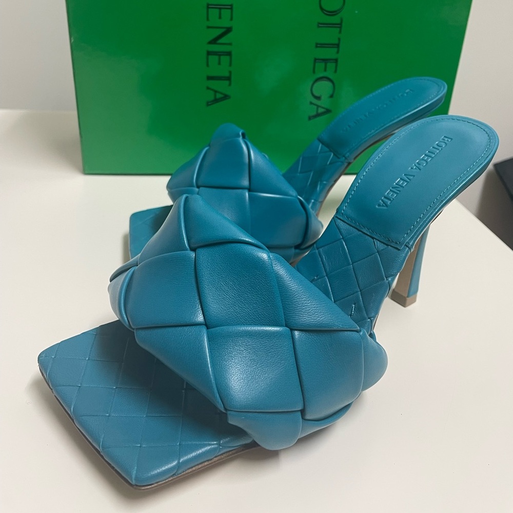 Bottega Veneta Lido Leather Mules Sandals